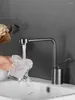 Badrumsvaskar kranar koppartråd ritning pistol grå kran skåp multifunktionellt tvättbassäng universal roterande och kallt