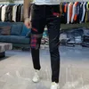 Мужские джинсы 2023, осенние индивидуальные цветные рваные мужские брюки с нашивкой, уличные облегающие мотоциклетные брюки Homme