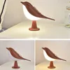 Nyhetsartiklar Modern Simple Magpie LED Bedside Lamp Creative Touch Switch Wood Bird Lamp Bedroom Table Reading Lamp Decor Home 231216