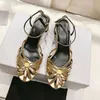 2023 Designer Luxo Pure Pure Color Sandals de salto alto vintage feminino 100% de couro preto/dourado tiras finas de tiras tecidas sandálias de moda