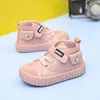 Zapatos planos para niña para niños zapatos para niños nacidos de la marca nonslip Sneaker First Walkers Kids Sports Infantil Moda informal 231218