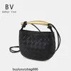 크로스 바디 백 디자이너 가죽 핸드백 Botte Venetas Bargh Vian Genuine Sardine Womens Bag Woven Cowhide 금속 손잡이 1 어깨 비스듬한 십자가 작은 라운드 HBF7