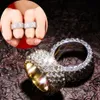 Personliga guldvitt guldbling diamantälskare isade ut fingerringbandet kubik zirkoniumhiphop bröllop förlovningsringar för 234 g