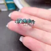 Bagues de cluster 1.5 VVS Couleur Vert Moissanite Demi-bande Bague pour femmes 925 Sterling Silver Déclaration de fiançailles Mariage Promesse Cadeau d'amour