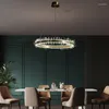 Lâmpadas pendentes Nordic Creative LED Chandelier Luxo Moda Coroa Anel Deco Alumínio Acrílico Sala de estar Jantar Quarto Luminárias