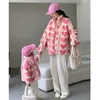 Familjsmatchande kläder Mor och dughter Pink tjock kappa Vinter varm kvinna fleece jacka mamma son tröjor med dragkedja baby ytterkläder 231218