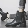 Stövlar korta skor för kvinnor punk stil stövlar med snören kvinnlig fotled eleganta medelstora klackar skor laceup combat boot 231218