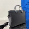 Män Portföljdesigners axelväskor Crossbody Bag Office Laptop Bortkroppar för manliga affärsresor Handväska Högkvalitativ läder2473