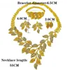 Ensembles de bijoux de mariage de luxe Dubai ensemble pour femmes charme feuille collier boucles d'oreilles fête africaine couleur or accessoires cadeau de noël 231219