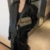 2024 NY DESIGNER WOMENS CROSSBODY AXPAILT SKABBT UTSKRIFT LOCK BUCKLE Handhållen Square Womens Fashionabla One Crossbody Tidal Small Bag Bag