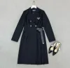 Kobiety designerskie kurtki z literami Paski moda odwrócona trójkąt kurtka płaszcza Lady Windbreaker Coat