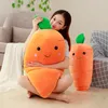 دمى Plush 1pc Big Simulation Simulation Carrot Doll Super Soft Currots دمية محشوة مع هدية وسادة وسادة القطن لأسفل لفتاة 231218