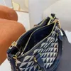 2024 신규 디자이너 여성 크로스 바디 어깨 원래 표준 표준 갤러리아 시리즈 킬러 인버트 삼각형 싱글 여성 가방 가방