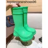 Nouveau 24SS luxe tube long bottes en caoutchouc designer femmes semelles épaisses tête ronde slip semelles épaisses marque de mode polyvalent haute tube pluie bottes pour femmes