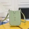 Mini bolsa de ombro feminina designer minimalista e compacta com alças ajustáveis Bolsa feminina de luxo feita na Itália Hardware de latão banhado a prata