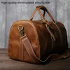 Duffel Bags Retro Male Carry-On Bag Europe och America Crazy Horse Leather Travel Bag Layer Cowhide stor kapacitet Enkel axelväska 231218