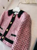 2024 Spring Pink Contrast Kolor Kolor Tweed Kurtka Long Rleeve Szyjka pojedyncza kurtki Krótka warstwa pod względem zewnętrznym J3D181508
