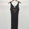 Grundlegende Freizeitkleider, Designer-Luxus-P-Strick-Rundhalsausschnitt, schmale Passform, elastischer Tank-Top-Rock mit dünner Seidenraupenseide für Damen, bequem und atmungsaktiv, High Edition