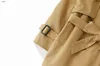 Brand Baby Coat Khaki Color Belt Decoration Kids Jacket Storlek 110-140 Huven Boy Outwear Designer Winter Girl Windbreaker Dec05