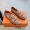 Klassiska plattskor designer klänningskor loafers 100% autentisk kohud metall spänne läder bokstav casual skor mulor princetown kvinnor lata skor