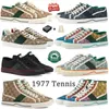 مع Box Tennis 1977 Sneakers Sneakers Shoes Casual Luxurys المصممين النسائيين حذاء إيطاليا الأخضر والأحمر شريط الويب المطاط الممتد المنتظم القطن المنخفض المنخفض الحاسوب 36-45