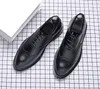Des hommes de qualité des hommes habillées classiques Brogue Oxford High Shoes for Men Great En cuir Business Casual Chaussures Sapato Social Masculino
