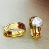 Nunca se desvanecen 6 mm 18 K chapado en oro gran circón CZ conjunto de anillos de pareja de diamantes Alianza de boda Anillo de amantes de acero inoxidable para Women2621