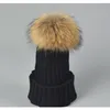 Gorros de costilla de punto para mujer de diseñador con bola de pelo de perro de mapache real Niños Fancy Plain Fur Pom Sombreros de invierno para mujer K wmtuAT lucky303f