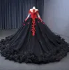 Schwarz-rote Gothic-Prinzessin-Quinceanera-Kleider mit langen Ärmeln, Applikationen, Rüschen, Zug, Schnürung, 15-jähriges Quinceanera-Kleid