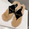 Elbise ayakkabılar kadın tavşan saç moda yuvarlak kafa metal dekoratif klip açık ayak parmağı kedi kedi topuk terlik kadın kayması üzerinde kürk içi slaytlar 231219
