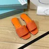 Lyxiga kvinnors casual sandaler högkvalitativa läderstrand tofflor damer Klassiker Slide Shoes Female Flip Flops Sandal P54117