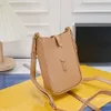 Mini sac à bandoulière pour femme Minimaliste et compact avec bretelles réglables Sac de luxe pour femme Fabriqué en Italie Sac de téléphone de créateur de mode Sac à bandoulière