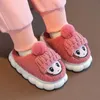 Pantoufle Dessin animé tricoté chapeau sur enfants coton pantoufle famille maison hiver intérieur décontracté antidérapant semelle souple en peluche chaussure bébé fille chaussures 231219