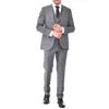 Abiti da uomo Grigio Uomo Slim Fit Risvolto con risvolto Due bottoni 3 pezzi Abiti da sposo formali Smoking da sposa Giacca sportiva Pantaloni Costume Homme