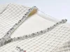 Designer femminile Designer Little Fragrance Giacca Donne 2024 French Temperamento di lusso Design a V-Neck Diamonds Cardigan White Knitted Top