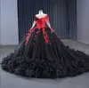 Schwarz-rote Gothic-Prinzessin-Quinceanera-Kleider mit langen Ärmeln, Applikationen, Rüschen, Zug, Schnürung, 15-jähriges Quinceanera-Kleid