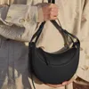 Bolso de media luna Numero Dix Bolso de media luna Bolso de diseñador de piel de becerro suave texturizada de plena flor Bolso de diseñador con cierre de cremallera Bolsos tipo hobo para mujer Bolsos de hombro Monedero