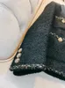 2024スプリングブラックコントラストカラーパネルウィーブツイードジャケット長い袖の丸いネックダブルポケットシングルブレストジャケットコートショートアウトウェアA3D186329