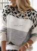 Suéteres de mujer 2023 Otoño Invierno Color estampado de leopardo suéter de mujer tejido de manga larga Top moda coreana ropa de calle de gran tamaño Vintage PulloverL23144