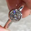 Anelli a grappolo Anello per festa di fidanzamento per anniversario di matrimonio in oro massiccio 18 carati da donna 6 7 8 9 10 Ct Bolla rotonda Moissanite Diamante Alla moda