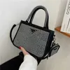 2024 Nya designer kvinnors crossbody axel trendig och fashionabla koreansk utgåva populära Bright Diamond Women's Princess Dai Crossbody Bag