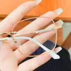 Güneş Gözlüğü Lüks Tasarım Elmas kesim okuma gözlükleri Kadınlar için Modaya Modeli Rimless Uzak Görme gözlükleri Klasik Presbbiyopya Gözlük 4.0