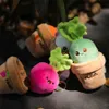 Jouets en peluche de radis en pot de prairie de dessin animé, poupées de carottes, porte-clés