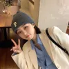 カタツムリクロールホームウェブサイトレッドPレターウール女性ウィンター韓国版学生が編み込まれた冷たい温かい帽子の子供