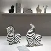 Thé animaux créatifs résine zèbre statue décoration animale figurines de bureau accessoires pour la maison bureau artisanat cadeaux 231219