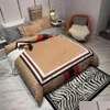 Set di biancheria da letto Set di design king size di moda Ers 4 pezzi Piumino di seta stampato con lettera Er Lenzuola Queen di lusso con federa Nave veloce Dhawv