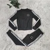 2024C lente Damestrainingspakken Luxe merk mode Casual 2-delige set jas + broek designer rits vesten bedrukt wit sportpak set