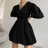 Casual Dresses 2023 Fashion Summer Puff Short Sleeve A-Line Dress Women Sexig Solid Color V Neck Slim-Fit Mini för Club Party