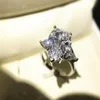 Anello di fidanzamento per matrimonio romantico a forma di pera con zirconi cubici con montatura in argento 925 di alta qualità per le donne J-082320V