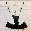 Conjuntos de luxo crianças partydress designer menina vestidos roupas de bebê tamanho 100170 bordado logotipo camisola e saia de couro plissado nov05